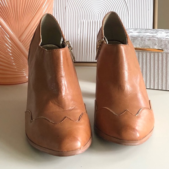 VERY VOLATILE buttery soft leather bootie boots camel color gold trim  size 10 - Picture 8 of 16